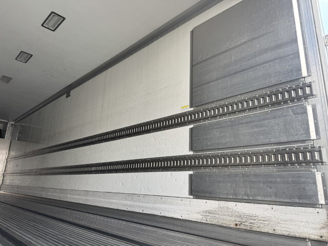 いすゞギガ冷凍車（冷蔵車）大型（10t）[写真11]