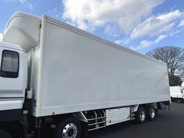 いすゞギガ冷凍車（冷蔵車）大型（10t）[写真03]