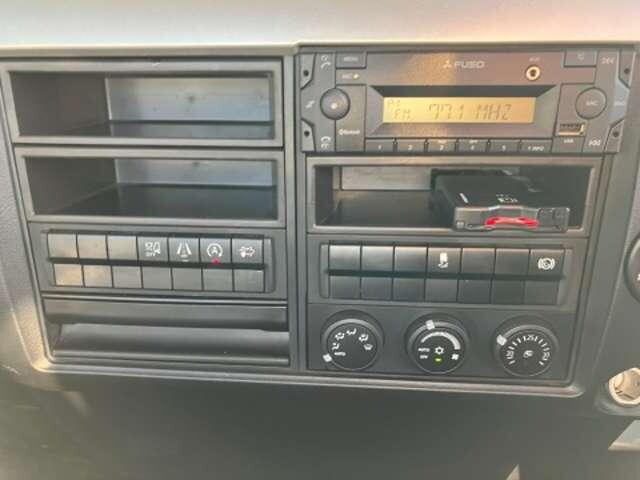 三菱ふそうファイター平ボディ中型（4t）[写真09]