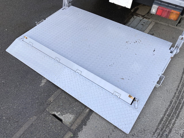 日野デュトロアルミバン小型（2t・3t）[写真05]