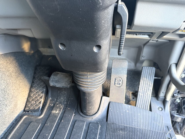 三菱ふそうスーパーグレートアルミウイング大型（10t）[写真17]