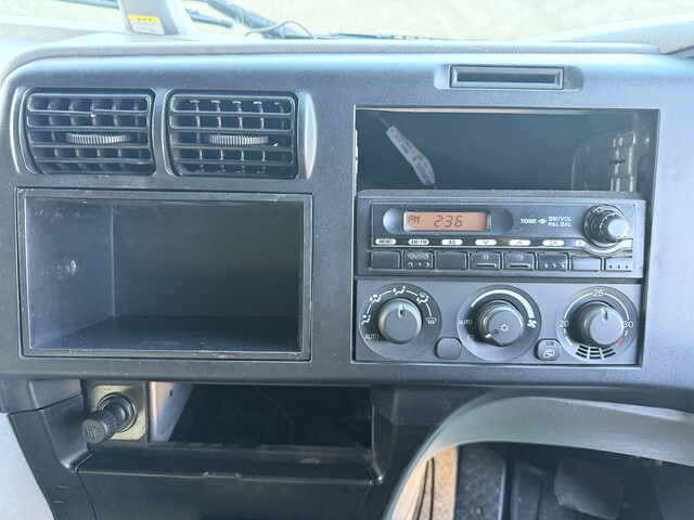 三菱ふそうスーパーグレートアルミウイング大型（10t）[写真19]