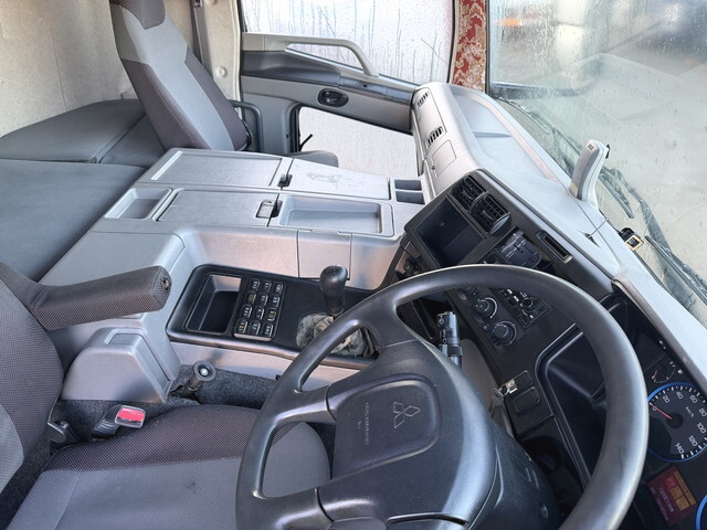 三菱ふそうスーパーグレートアルミウイング大型（10t）[写真28]