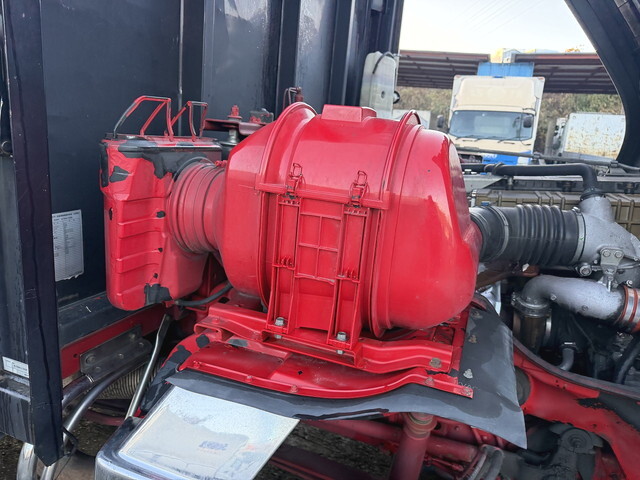 三菱ふそうスーパーグレートアルミウイング大型（10t）[写真36]