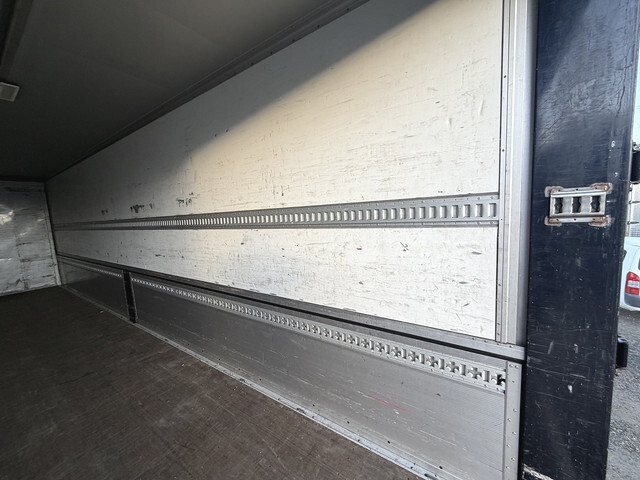 三菱ふそうスーパーグレートアルミウイング大型（10t）[写真04]