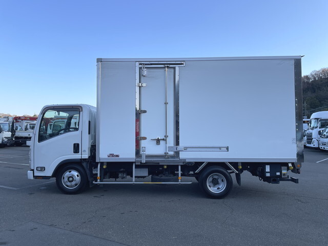 いすゞエルフパネルバン小型（2t・3t）[写真05]