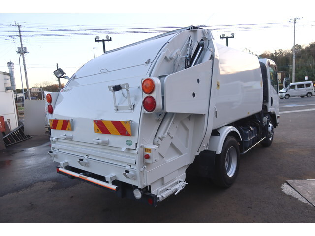 いすゞエルフパッカー車（塵芥車）小型（2t・3t）[写真02]