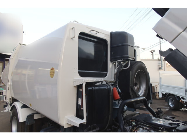 いすゞエルフパッカー車（塵芥車）小型（2t・3t）[写真37]