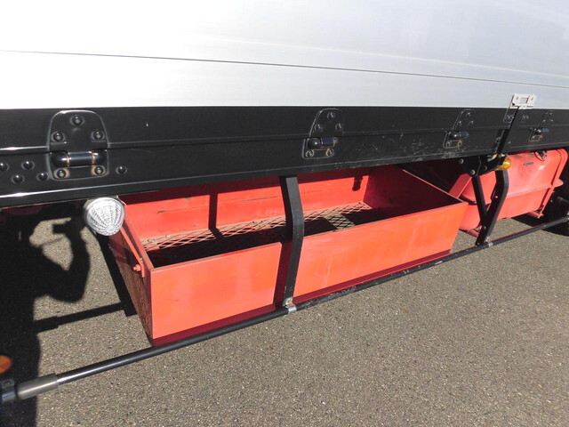 三菱ふそうファイターアルミウイング中型（4t）[写真28]