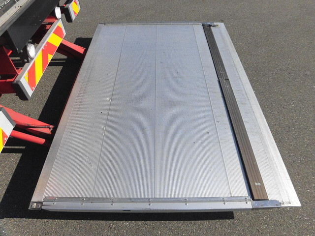 三菱ふそうファイターアルミウイング中型（4t）[写真09]