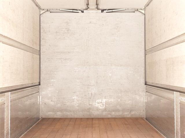 いすゞギガアルミウイング大型（10t）[写真11]