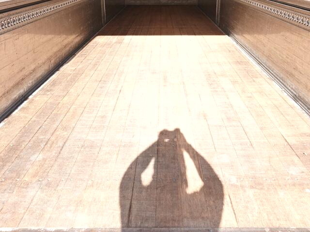 いすゞギガアルミウイング大型（10t）[写真12]