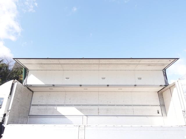 いすゞギガアルミウイング大型（10t）[写真09]