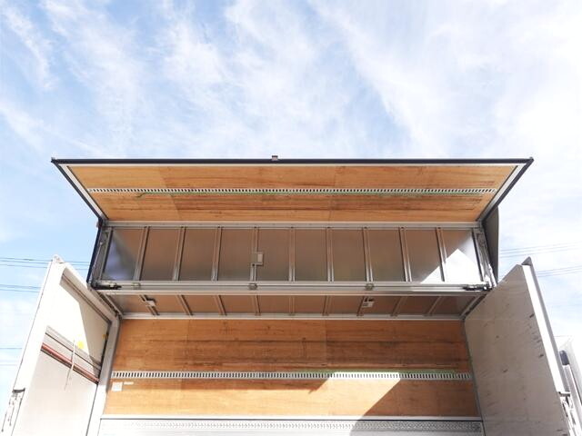 いすゞフォワードアルミウイング中型（4t）[写真12]