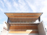 いすゞフォワードアルミウイング中型（4t）[写真13]