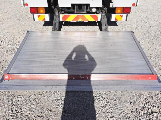 いすゞフォワードアルミウイング中型（4t）[写真08]