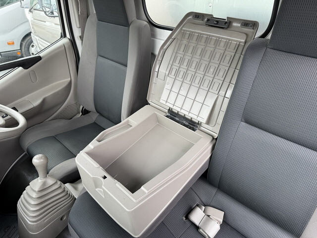 日産アトラスアルミバン小型（2t・3t）[写真39]