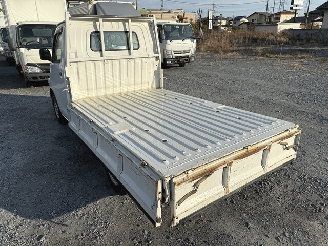 トヨタライトエース平ボディ小型（2t・3t）[写真11]