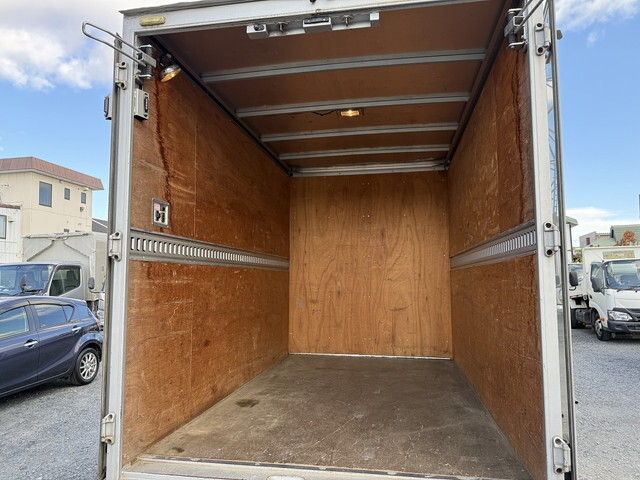 トヨタダイナパネルバン小型（2t・3t）[写真10]