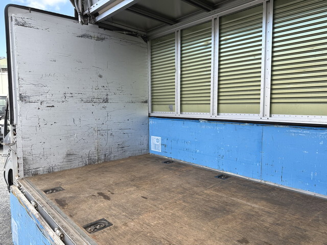 トヨタトヨエースアルミウイング小型（2t・3t）[写真15]