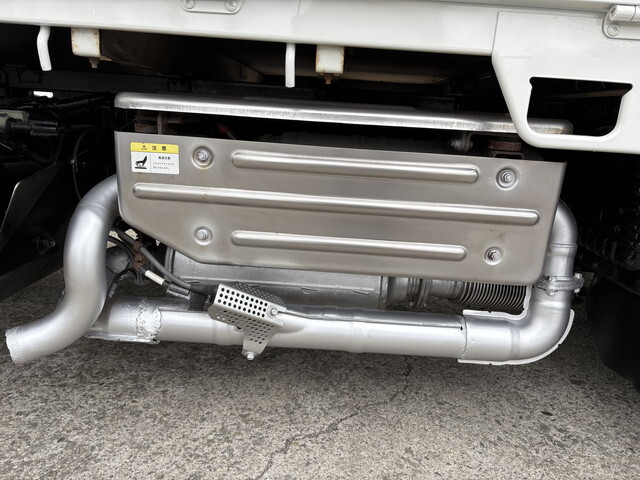 三菱ふそうキャンター平ボディ小型（2t・3t）[写真18]