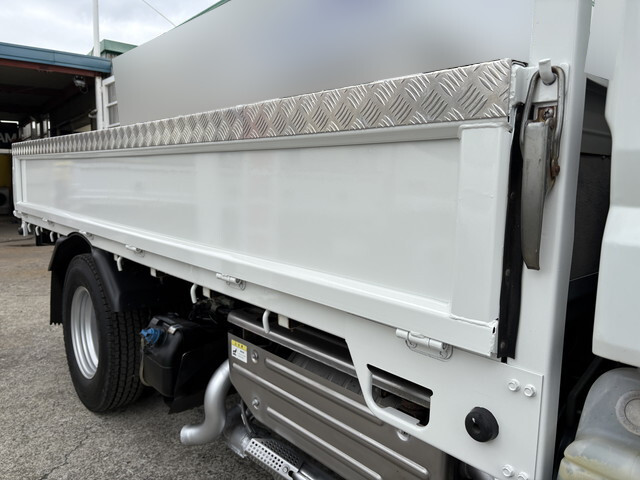 三菱ふそうキャンター平ボディ小型（2t・3t）[写真19]