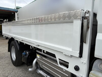 三菱ふそうキャンター平ボディ小型（2t・3t）[写真20]