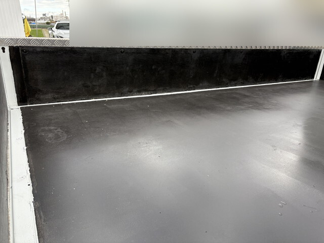 三菱ふそうキャンター平ボディ小型（2t・3t）[写真22]