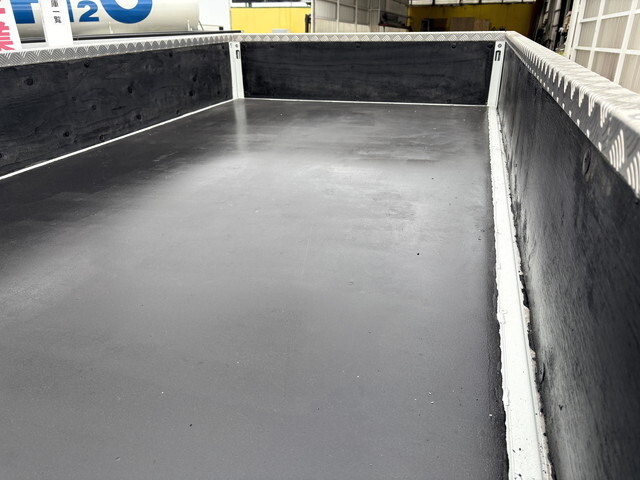 三菱ふそうキャンター平ボディ小型（2t・3t）[写真25]