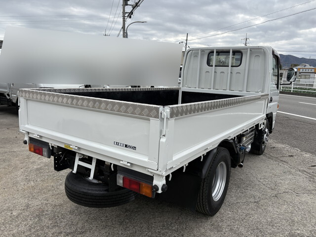 三菱ふそうキャンター平ボディ小型（2t・3t）[写真05]