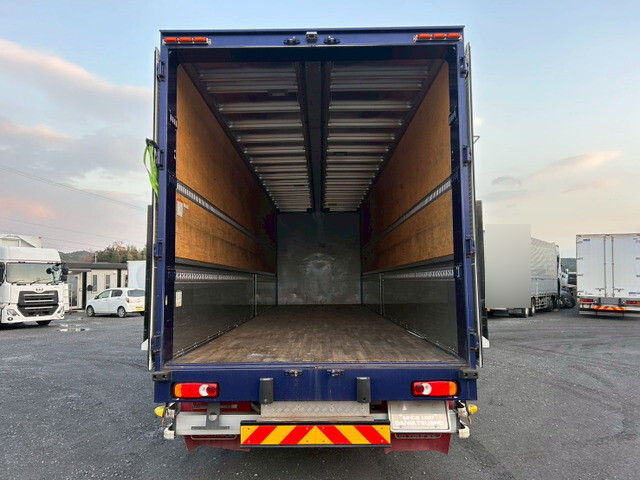 UDトラックスクオンアルミウイング大型（10t）[写真11]