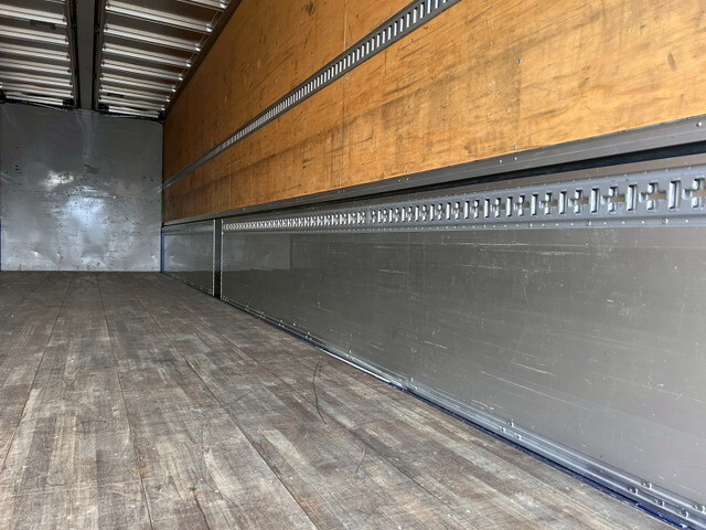 UDトラックスクオンアルミウイング大型（10t）[写真14]