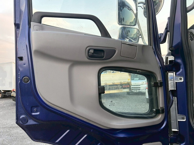 UDトラックスクオンアルミウイング大型（10t）[写真16]