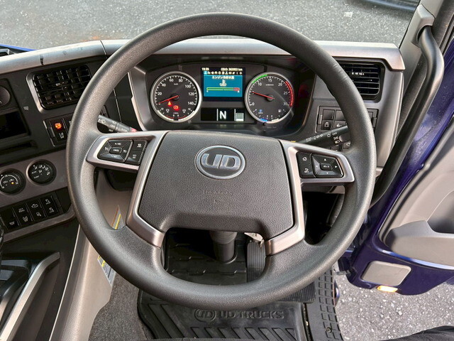 UDトラックスクオンアルミウイング大型（10t）[写真23]