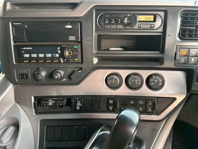 UDトラックスクオンアルミウイング大型（10t）[写真26]