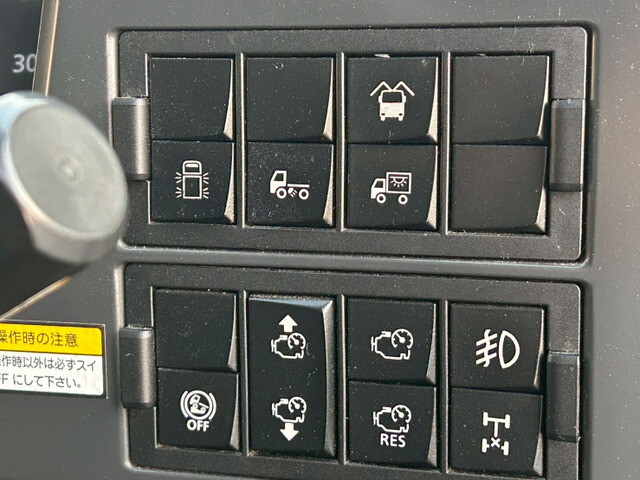 UDトラックスクオンアルミウイング大型（10t）[写真27]