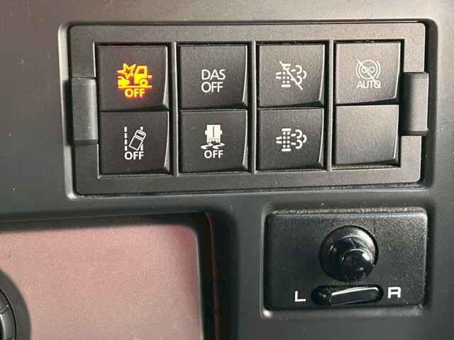 UDトラックスクオンアルミウイング大型（10t）[写真28]