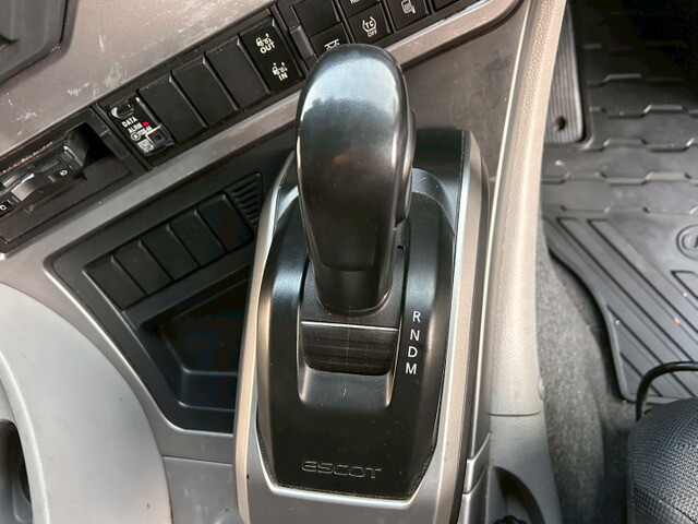 UDトラックスクオンアルミウイング大型（10t）[写真29]