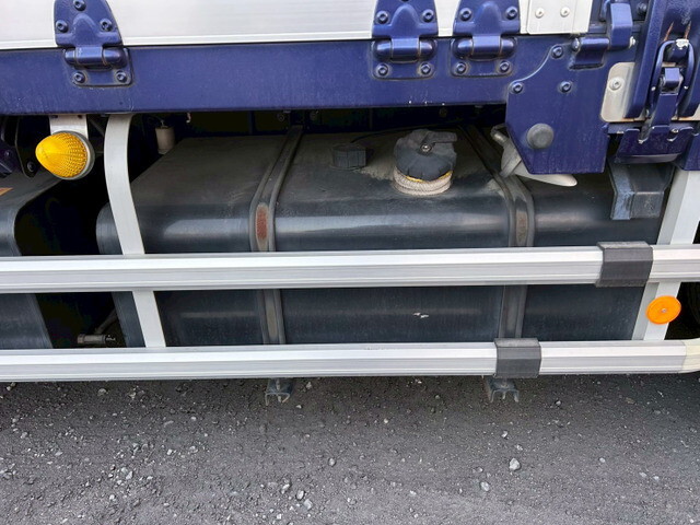 UDトラックスクオンアルミウイング大型（10t）[写真34]