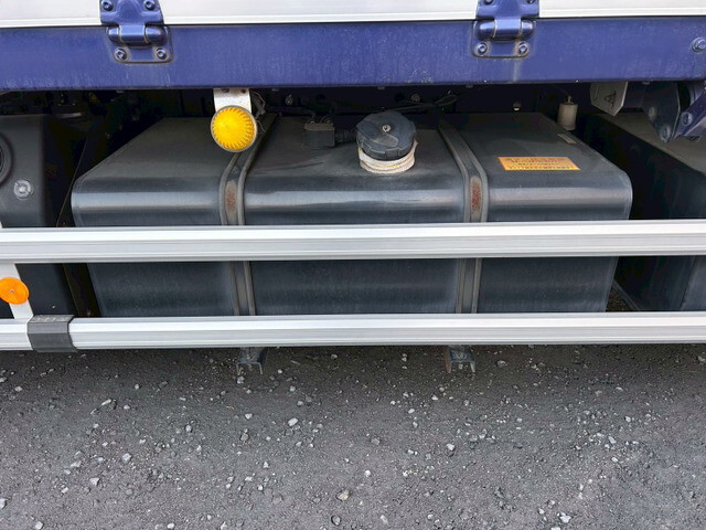 UDトラックスクオンアルミウイング大型（10t）[写真35]