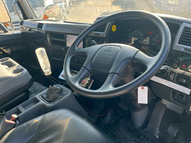 三菱ふそうファイターセルフクレーン4段増トン（6t・8t）[写真12]