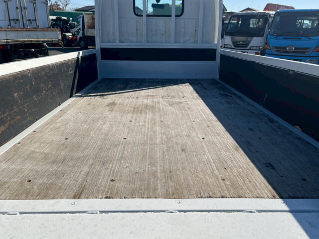 日野デュトロ平ボディ小型（2t・3t）[写真08]