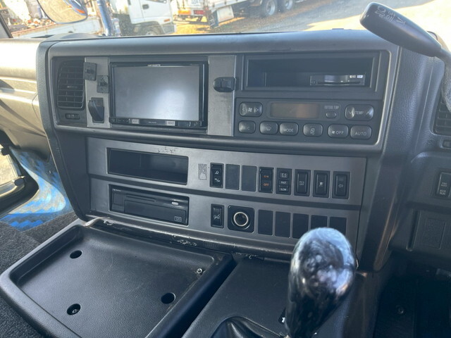 日野プロフィアトレーラーヘッド（トラクターヘッド）大型（10t）[写真16]