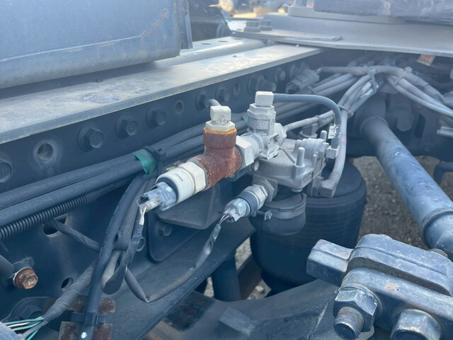 日野プロフィアトレーラーヘッド（トラクターヘッド）大型（10t）[写真24]