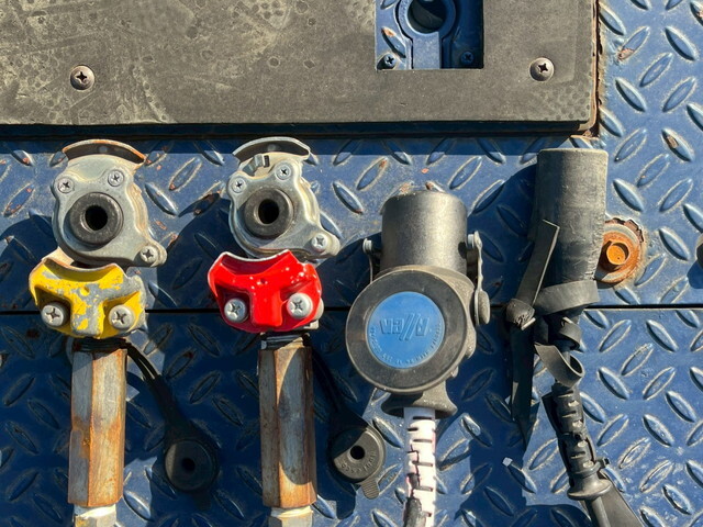 日野プロフィアトレーラーヘッド（トラクターヘッド）大型（10t）[写真30]