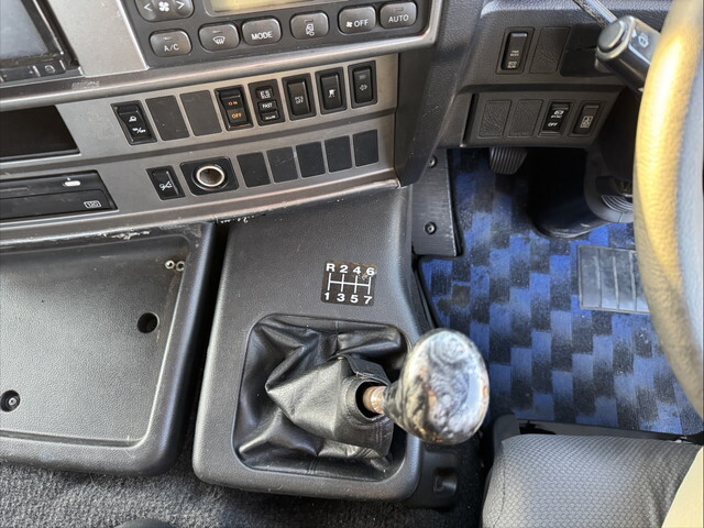 日野プロフィアトレーラーヘッド（トラクターヘッド）大型（10t）[写真31]