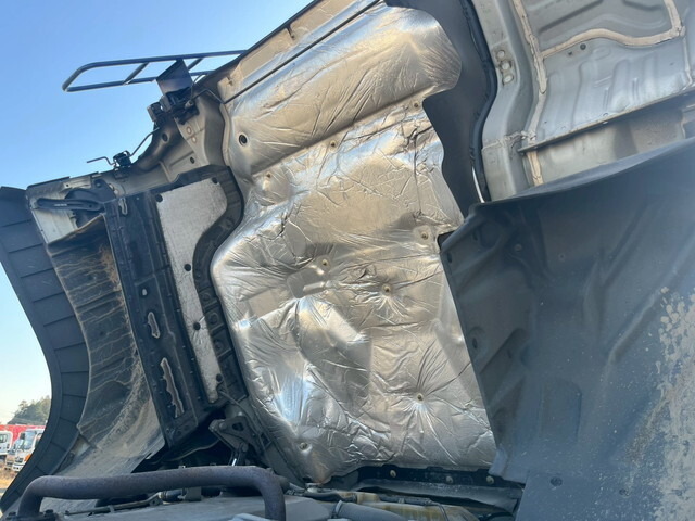 日野プロフィアトレーラーヘッド（トラクターヘッド）大型（10t）[写真09]