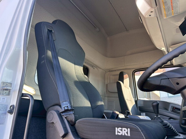 いすゞギガアルミウイング大型（10t）[写真14]