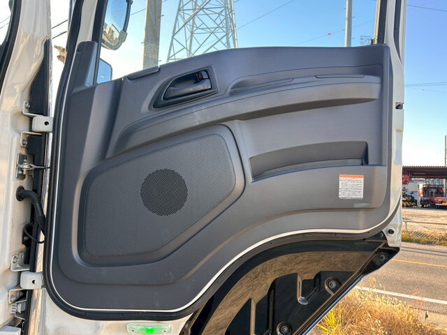 いすゞギガアルミウイング大型（10t）[写真17]