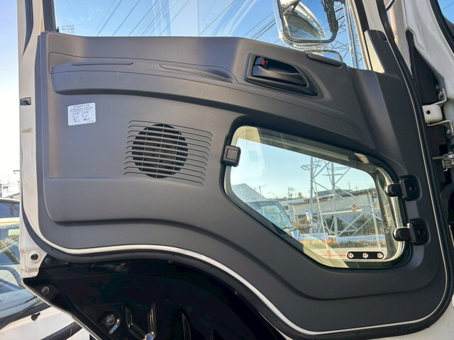 いすゞギガアルミウイング大型（10t）[写真18]